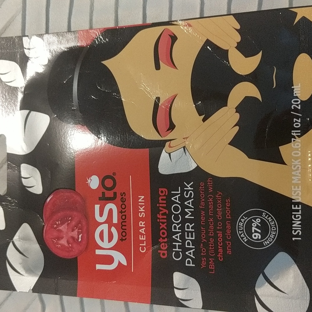 Detoxifying Charcoal Paper Mask